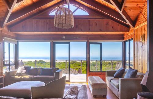 Cape Saint Francis House | Upmarket, Spacious and Stunning Sea Views