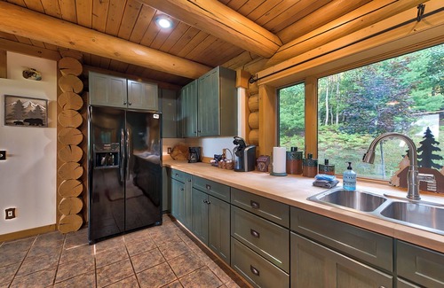 Boyne City Cottage | UpNorth Chalet: Hot Tub, Game Room & Sauna