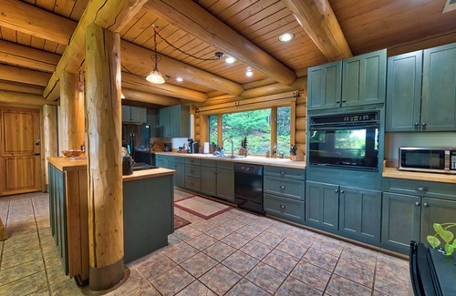 Boyne City Cottage | UpNorth Chalet: Hot Tub, Game Room & Sauna