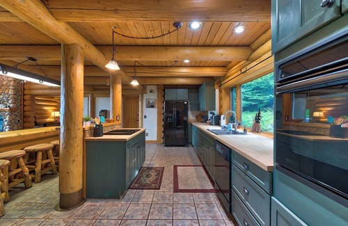 Boyne City Cottage | UpNorth Chalet: Hot Tub, Game Room & Sauna