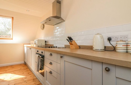 Minehead Cottage | UPPER BARN COTTAGE, pet friendly, with open fire in Wootton Courtenay