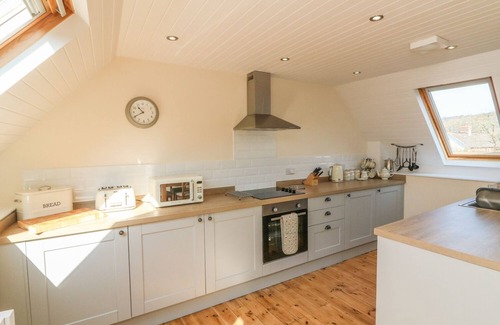 Minehead Cottage | UPPER BARN COTTAGE, pet friendly, with open fire in Wootton Courtenay