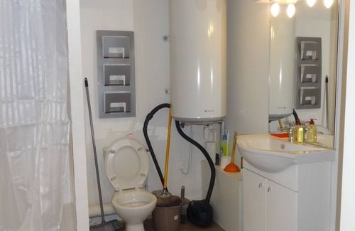 Secteur 2 Apartment | Upper studio