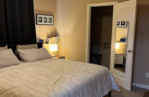 Arbor Lodge Apartment | Upscale 1/1 apt close to Fred Meyers, MAX tram and 305 exit