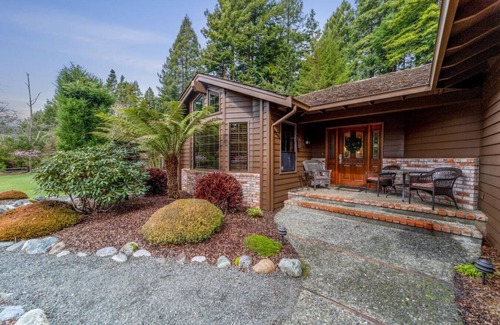 Arcata House | Upscale 3 bdm near Cal Poly, Redwoods, Deck, BBQ