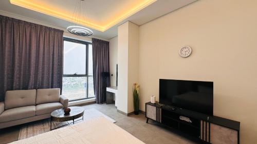 Business Bay House | Upscale Apartment at Oval Tower Near Downtown with Balcony and Parking by Belvilla