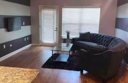 Underwood Hills House | Upscale apt. in Central downtown location