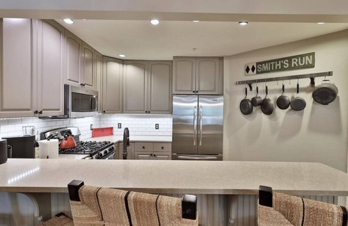 Ludlow House | Upscale condo with modern touches just a ski home for lunch