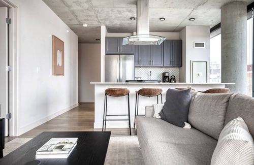 Lake View East Apartment | Upscale Lakeview 2BR w/Deck, Pool & Gym, nr Lincoln Park, by Blueground