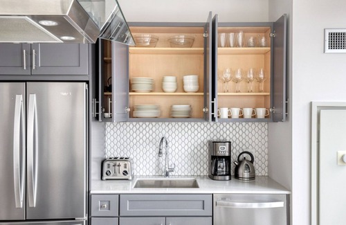 Lake View East Apartment | Upscale Lakeview 2BR w/Deck, Pool & Gym, nr Lincoln Park, by Blueground