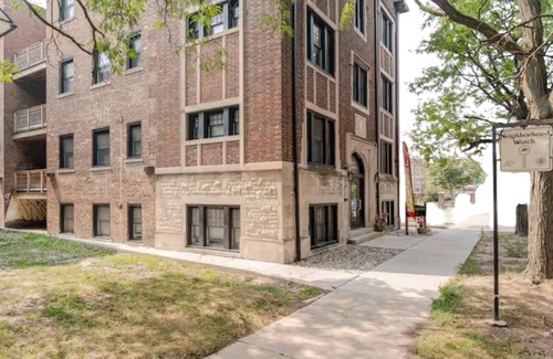 Detroit Apartment | Upscale Modern Studio Hotel Vibes with Home Comforts