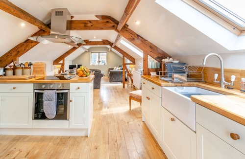 Snainton Cottage | UPSTAIRS DOWNSTAIRS COTTAGE, pet friendly, with a garden in Snainton