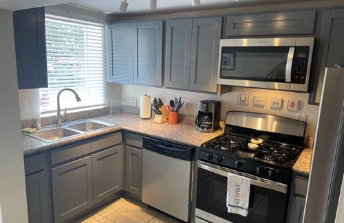 Audubon House | Uptown Beautiful Apt | Steps to Tulane/Loyla