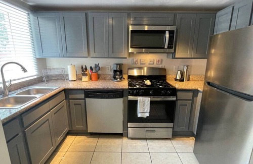 Audubon House | Uptown Beautiful Apt | Steps to Tulane/Loyla