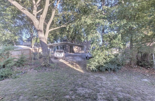 Uptown House | Uptown Chic- 2bd/1.5ba by St Jude/Medical District/Downtown