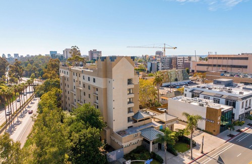 Hillcrest Apartment | Uptown Inn by Vantaggio - Limited Service Apart-Hotel