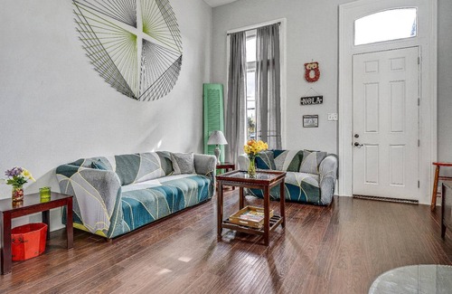 Faubourg Lafayette House | Uptown Oasis: Pet-Friendly 5BR, 3BA, Near St Charles Streetcar, French Quarter