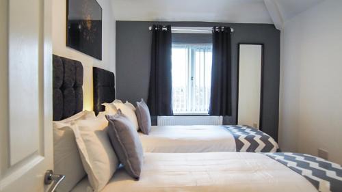 Sutton Coldfield House | Ur City Pad - The Four Oaks House - 3 Bedrooms - 2 Bathrooms