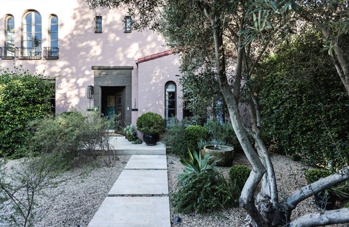 Mid-Wilshire Condo | Urban Bloom-Luxury Stay in Mid City LA