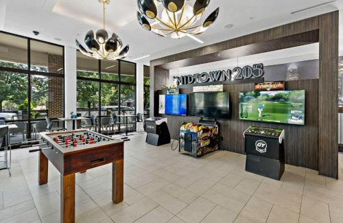 Cherry Apartment | Urban Comfort 1BD Sleeps 6 DT 5 Min Gym & Parking