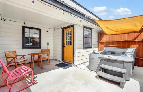 Canyon Lake House | Urban Retreat at Coddiwomple Cottages