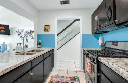 Canyon Lake House | Urban Retreat at Coddiwomple Cottages