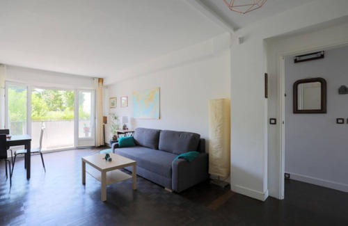Levriere - Haye aux Moines Apartment | Urban Serenity