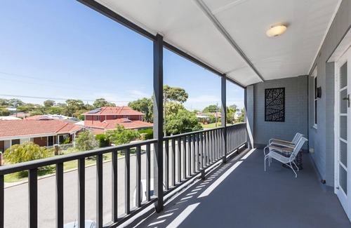 Mount Claremont Apartment | UrbanStyle Claremont Apartment - Executive Escapes