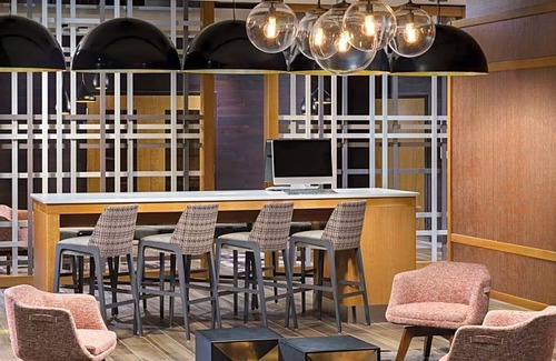Southwest Colorado Springs Hotel | 3-Star Hotel ∙ DoubleTree by Hilton Colorado Springs