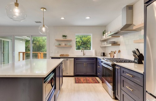 Greater South River City House | UT Football Fave - Pool, 2 Miles to Downtown ATX