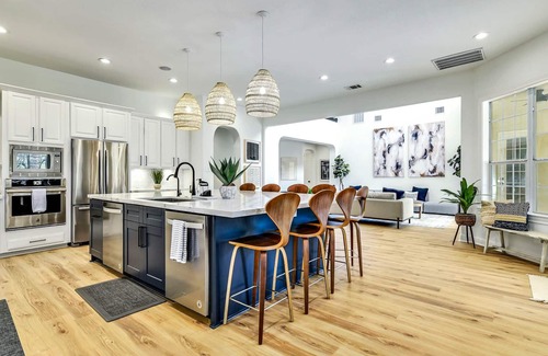 Hudson Bend House | UT Football Fave - Pool, Hot Tub, Fire Pit, + More