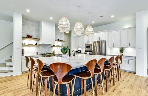 Hudson Bend House | UT Football Fave - Pool, Hot Tub, Fire Pit, + More
