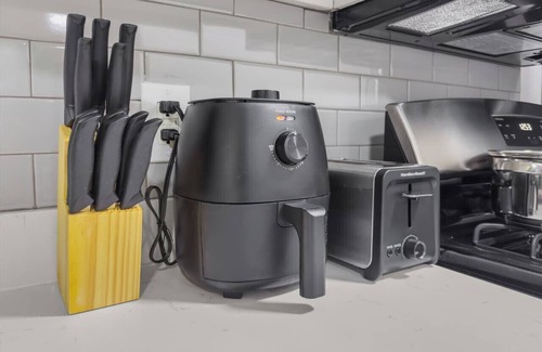 Pemberton Heights Apartment | UT Suite - Sleeps 5 Stay for F1 and Football