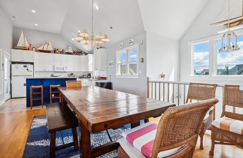 Ocean Hill House | V1233- Beautiful! 5 BRs, Private Pool, Hot Tub, Pool Table and Dog Friendly!