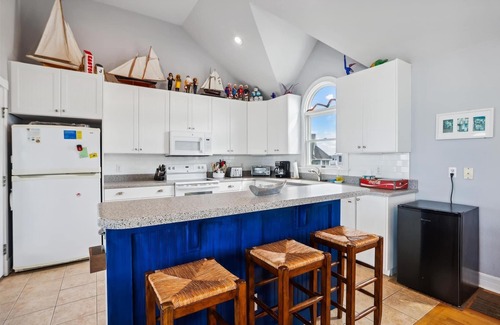 Ocean Hill House | V1233- Beautiful! 5 BRs, Private Pool, Hot Tub, Pool Table and Dog Friendly!