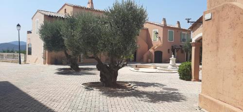 Les Issambres Apartment | Vacance location mer piscine var sud terrasse