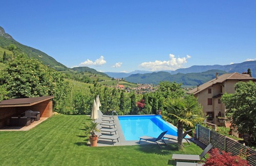 Termeno Sulla Strada del Vino Apartment | Vacation apartment with pool and valley view in the Lake Kaltern region