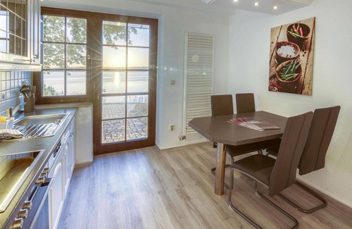 Muritz House | Vacation apartment Haus am See on Lake Torgelow