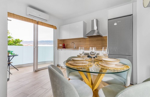 Telde Apartment | Vacation Apartment 'Flamboyan 1' with Balcony, Wi-Fi and Air Conditioning