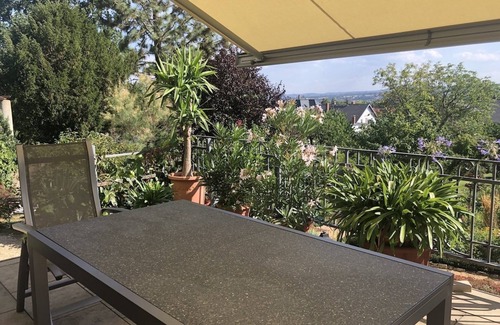 Niederloßnitz Condo | Vacation apartment in a beautiful villa on the Saxon. Wine route