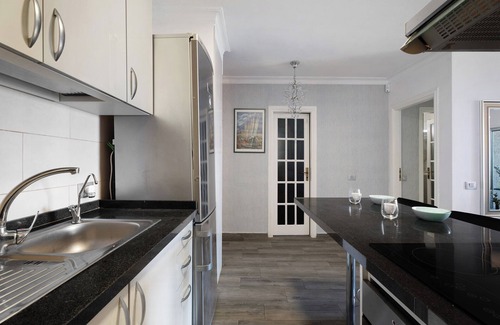 Tabaiba Apartment | Vacation Apartment 'Jardines Del Mar Ocean View' with Sea View, Shared Pool and Wi-Fi