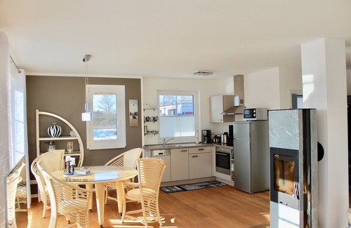 Dranske Apartment | Vacation apartment Lee, experience peace and quiet on the natural beach of the Baltic Sea