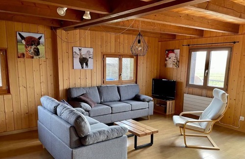 Dompierre House | Vacation cottage in a quiet country setting. Meet alpacas.