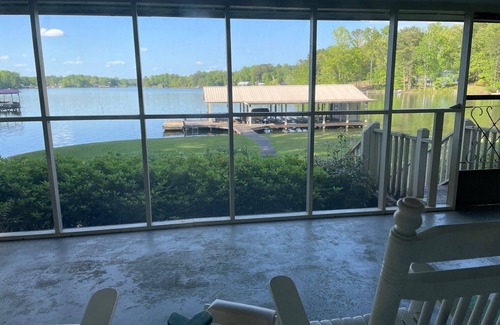 Dadeville House | Vacation Getaway on Lake Martin only 35 minutes from Auburn