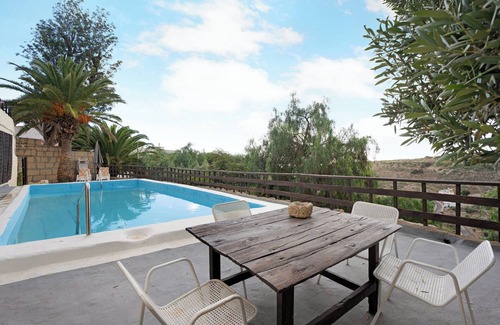 Arico el Nuevo House | Vacation Home "El Drago" with Mountain View, Pool & Wi-Fi