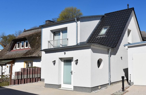 Kamminke House | Vacation home Insel-Paradies - modern furnished house over two floors