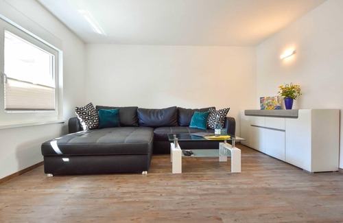 Kamminke House | Vacation home Insel-Paradies - modern furnished house over two floors