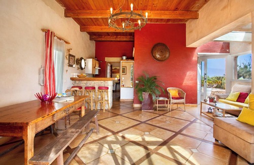 La Oliva House | Vacation Home 'La Agüita' with Sea View, Private Terrace and Wi-Fi