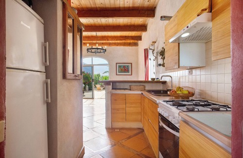 La Oliva House | Vacation Home 'La Agüita' with Sea View, Private Terrace and Wi-Fi