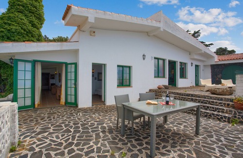 Tacoronte House | Vacation Home 'Los Dragos Y Volcán' with Sea View, Private Terrace and Wi-Fi